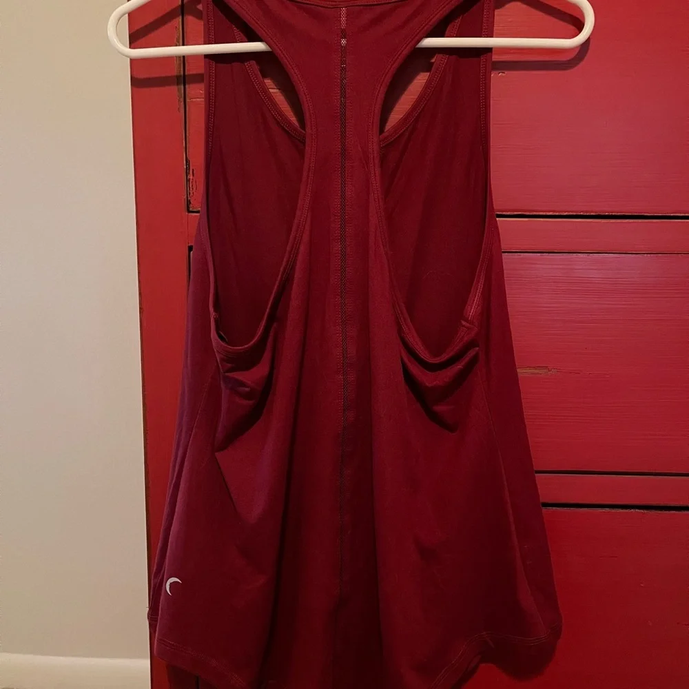 Nearly new Zyia Cranberry Effortless Tank XL - Picture 5 of 5